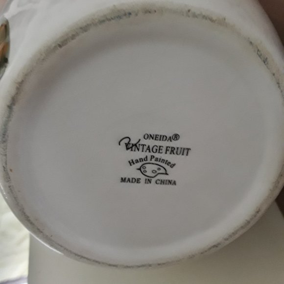 Oneida Vintage Fruit Hand Painted Ceramic Canister - Picture 9 of 9